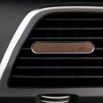 Elegantný drevený osviežovač vzduchu do auta, sada 2 vôní