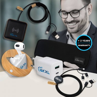 Darčeková sada s organizérom z rPET – bezdrôtové slúchadlá, 15 W bezdrôtová nabíjačka, adaptér, USB kábel 6 v 1 s LED logom